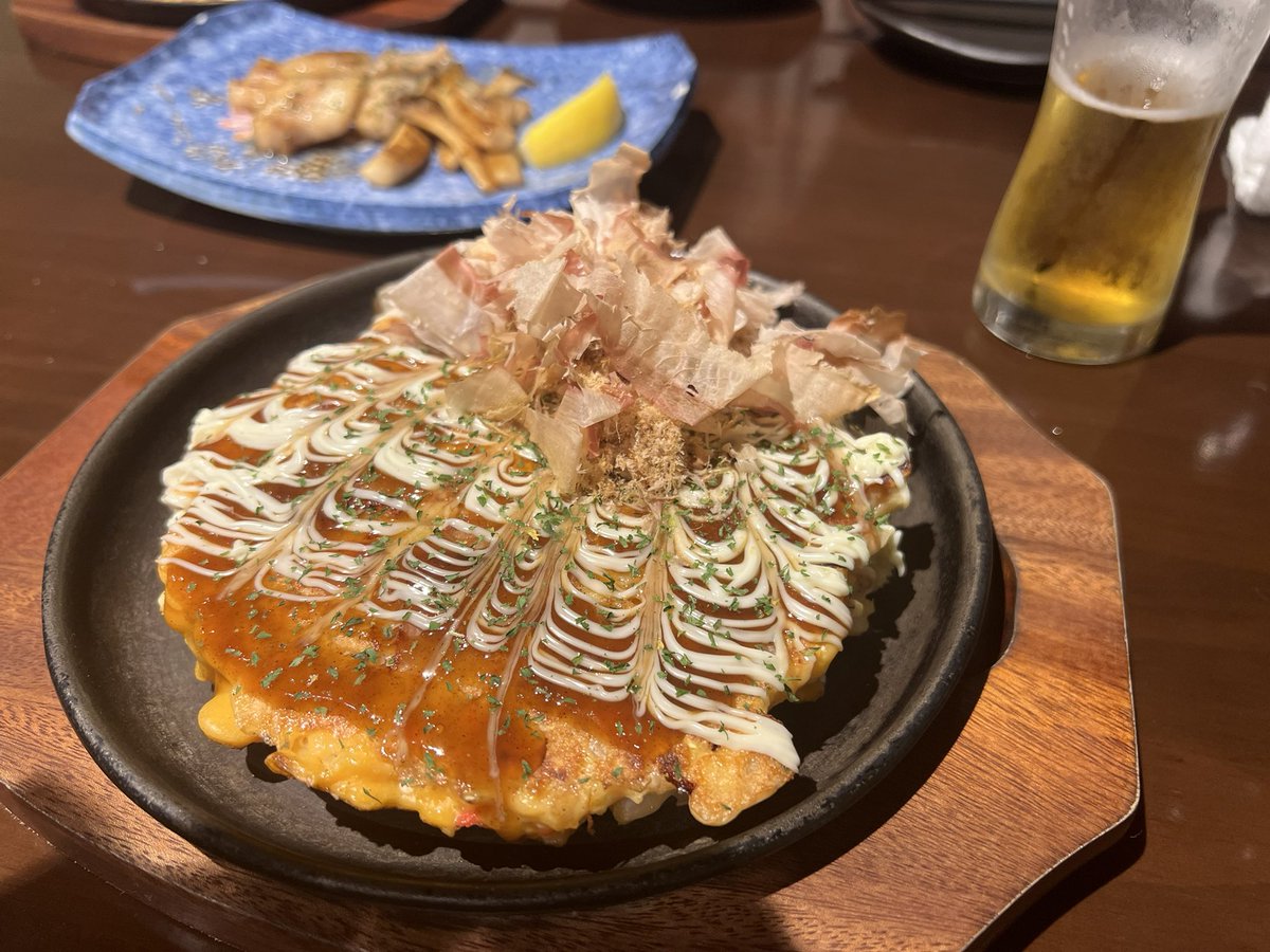 phase_inc_77's tweet photo. 静岡のお好み焼き屋さんにて、営業代行事業の話してます。

地道に仕事していくのが一番の近道。 https://t.co/Rza5WFapjz