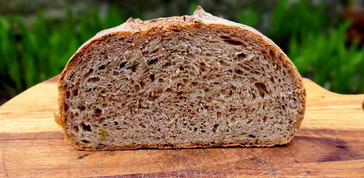 Ivycottagebaker's tweet photo. New bread on the block today. Potato & Dill
#handmade #FreshBread #realbread #naturalingredients #knowyourfoodsource #supportyourlocalbakery #independentbusiness #bread #onemanandhisbread #madeinbrough #flavourcombinations https://t.co/Uq1OFqt1Jy