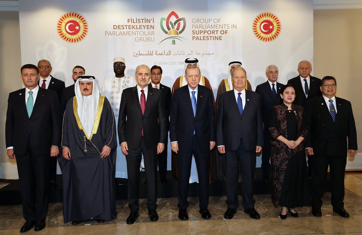 rterdogan_ar's tweet image. سعدت باستضافة المجموعة البرلمانية الداعمة لفلسطين والأصدقاء المخلصين لفلسطين، في بلدنا.
أود أن أقدم شكري الجزيل إلى جميع البرلمانيين الذين يعتبرون القضية الفلسطينية قضيتهم الخاصة ويدعمونها، وأتمنى أن يعود الاجتماع بالخير والفائدة على الجميع.
إن الدفاع عن القضية الفلسطينية ليس…