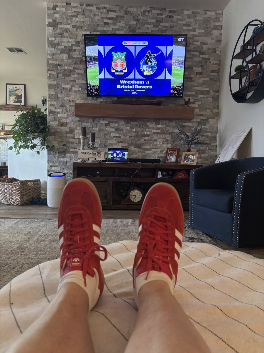 n1av_'s tweet photo. Lucky trainers on! Let’s go lads! #fourtogo #askwxm https://t.co/8WaKUjKhVK