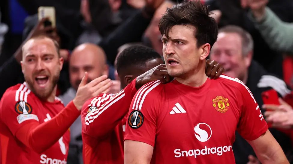 Carl Roberts (@carltrev) on Twitter photo ⚽️ Dwi oddi ar y fainc fory yn lle <a href="/DylanAryMarc/">Dylan Jones</a> i gyflwyno #AryMarc
📻 @bbcradiocymru 0830 bore Sadwrn
📱 #herymarc
⚽️ Ar ol comeback Man Utd v Lyon pa comebacks anhygoel eraill sy’n aros yn y cof?
📧 Arymarc@bbc.co.uk ⚽️ Dwi oddi ar y fainc fory yn lle <a href="/DylanAryMarc/">Dylan Jones</a> i gyflwyno #AryMarc
📻 @bbcradiocymru 0830 bore Sadwrn
📱 #herymarc
⚽️ Ar ol comeback Man Utd v Lyon pa comebacks anhygoel eraill sy’n aros yn y cof?
📧 Arymarc@bbc.co.uk