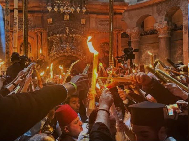 RTenfrancais's tweet photo. ❗️L’archevêque #Marchel ira en Israël pour ramener le Feu sacré

Selon Komsomolskaïa Pravda, l’archevêque Marchel de la Métropole de Moldavie s’envolera ce soir pour Israël afin de rapporter le Feu sacré aux fidèles moldaves. https://t.co/jCczMgpxnV