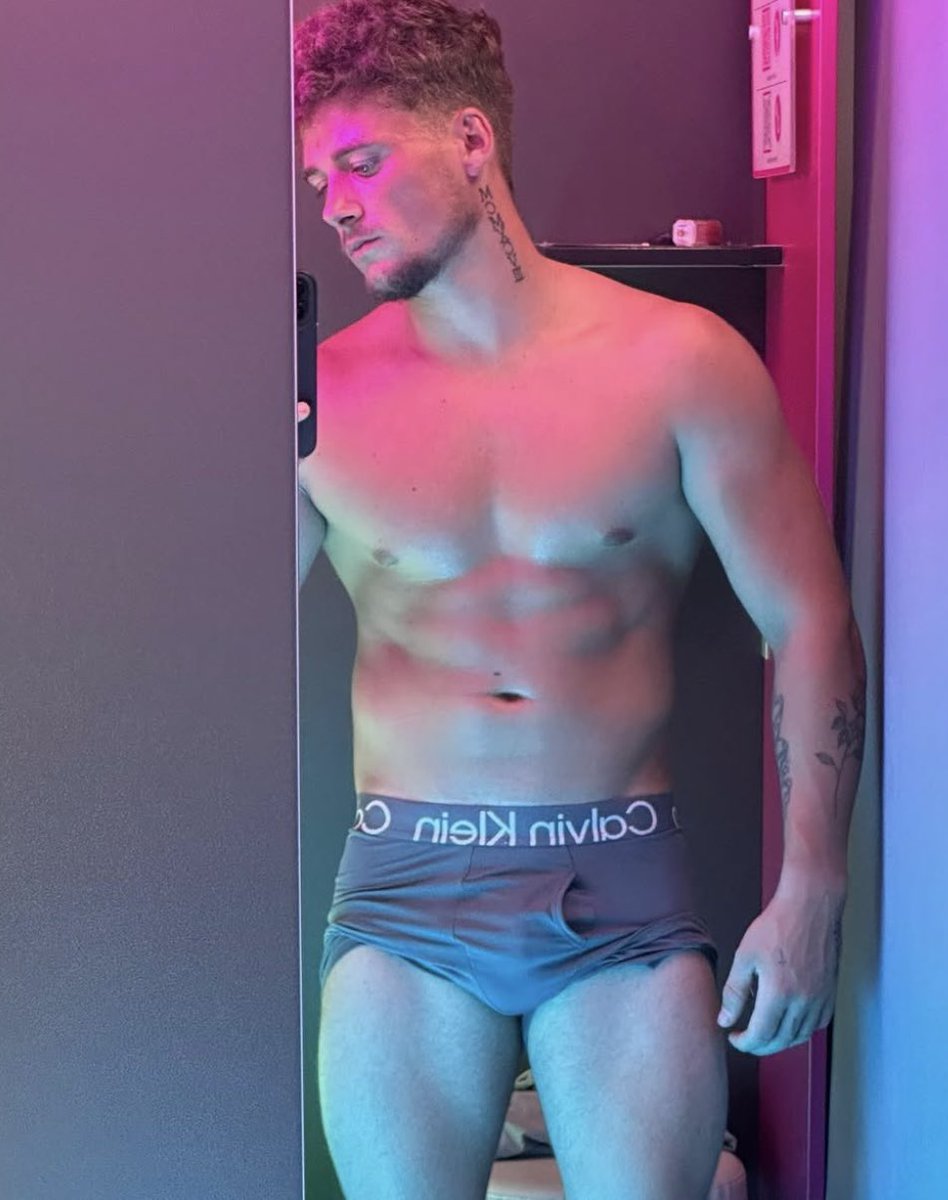 FINDOM anyone ? 👀 I’m back baby 😈 onlyfans.com/rwofficial

Discount on my page rn ❤️ 

#findom #onlyfans #sugardaddy #worship #gymboy #viral