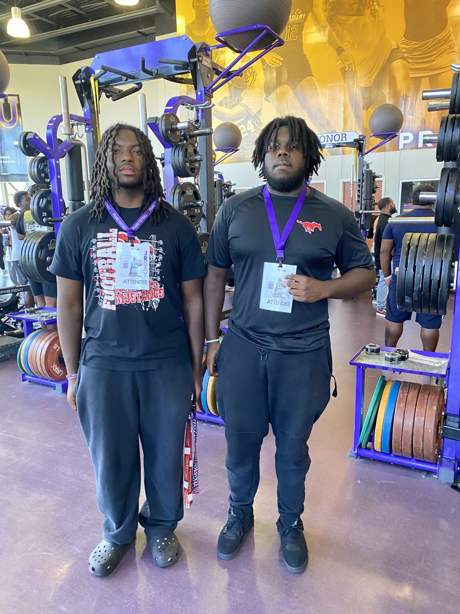 BashDawkins's tweet photo. Had a great time at @pvamufb_ and met a former @fb_westfield player‼️
@CoachMorales56 @Coach_Bragg @CoachHurts2 @DezBlackCoach @CoachCarlson_OL @CoachJayWalker https://t.co/NdEhtBq8dJ