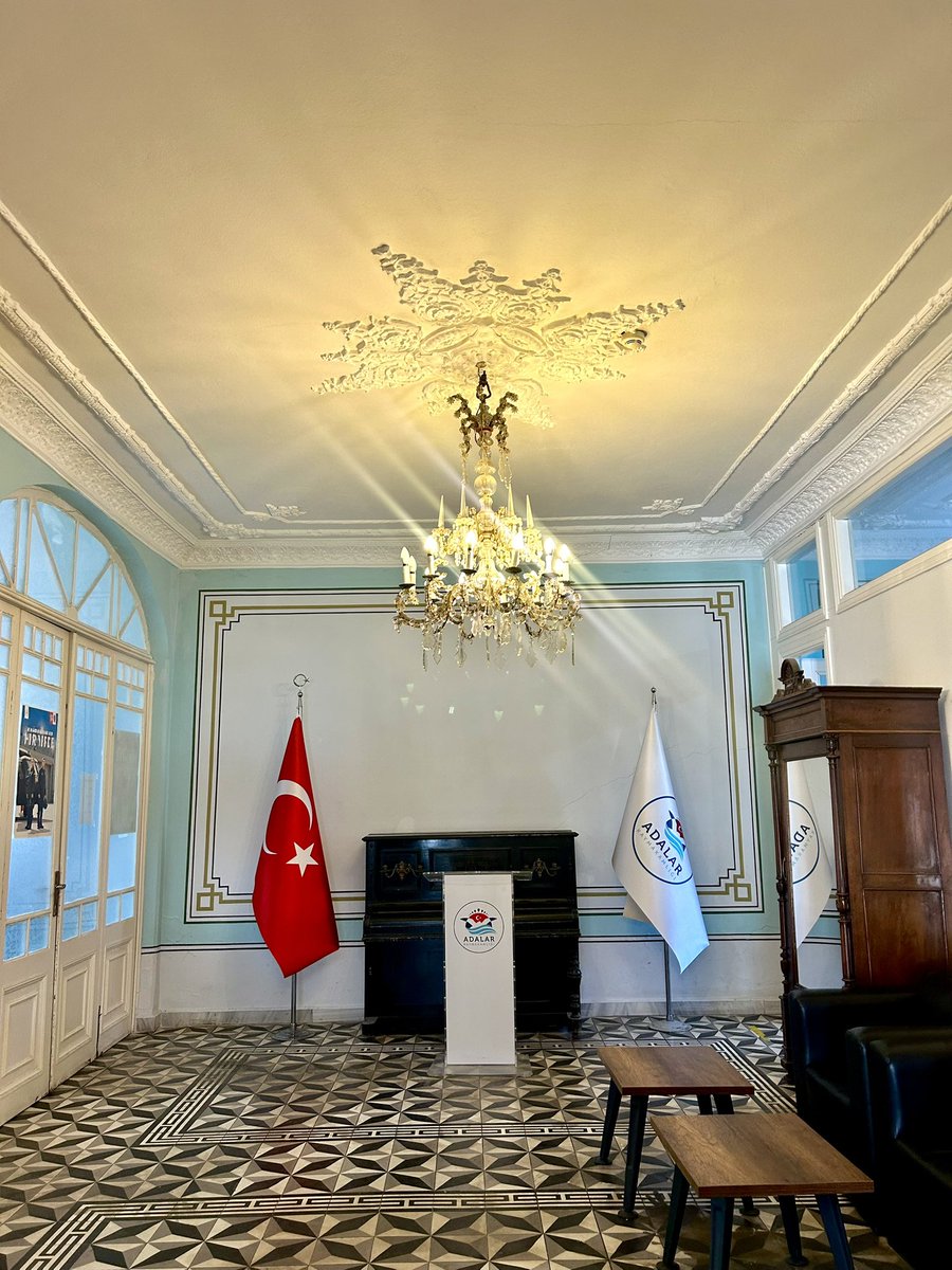melennk's tweet photo. Adalarda sosyal inceleme günü, en sevdiğim🤍 https://t.co/TxFyQWMM3S
