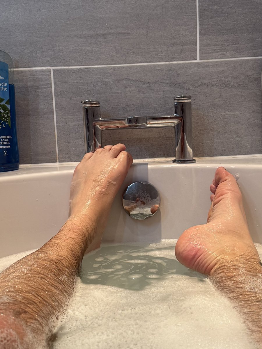 RT if you’d worship the souls of my feet 🦶 
(60% discount on my page don’t miss out 😈) 
onlyfans.com/rwofficial

#fyp #findom #footfettish #feet #footworship