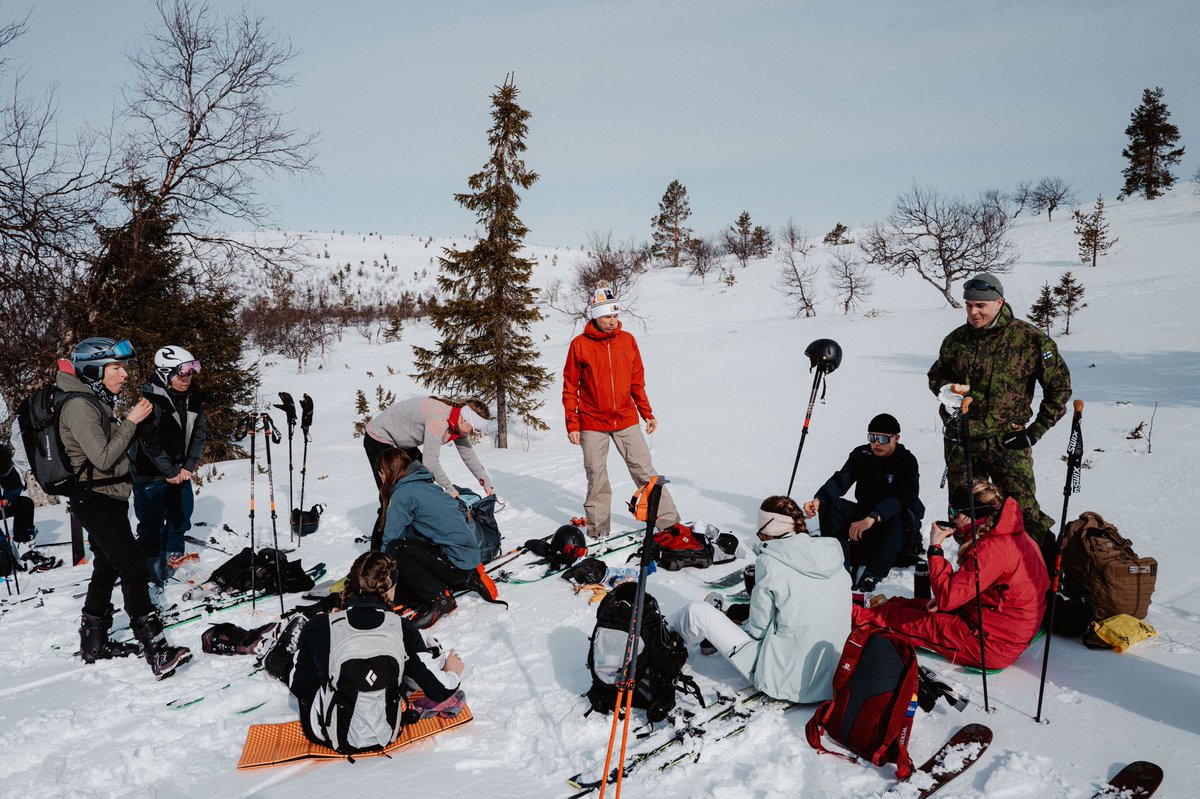 Lapland is great place to visit. Any time of the year. Happy Easter!

Lapissa on aina niin kiva viettää aikaa. Kaunista niin kauas kuin silmä kantaa. Hyvää Pääsiäistä.

Alltid trevligt att spendera tid i Lapland. Så vackert. Glad Påsk!