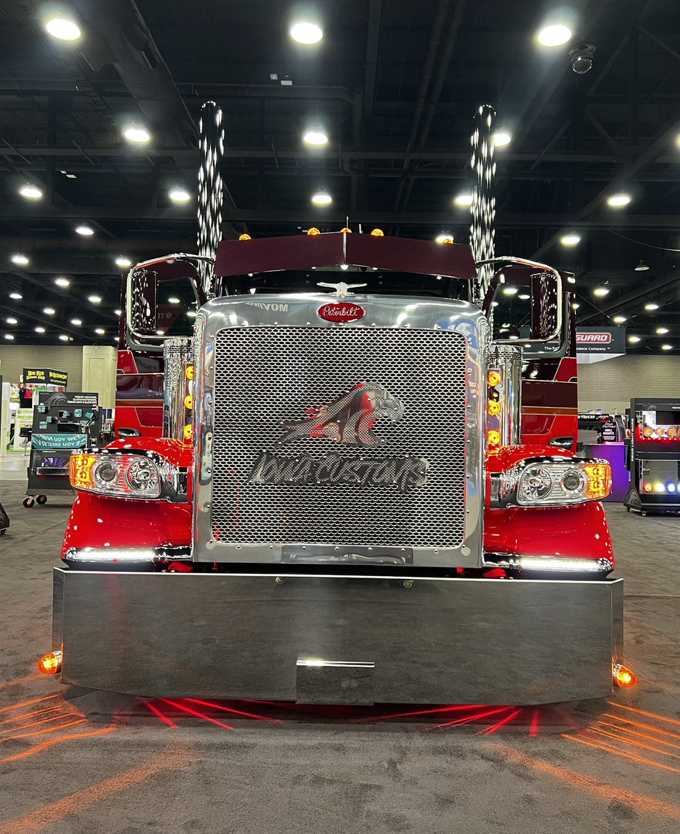 CustomsIowa's tweet image. Gotta love that show truck shine.

#IowaCustoms
#DrivenToBeBold
#Trucking
#MATS2025
