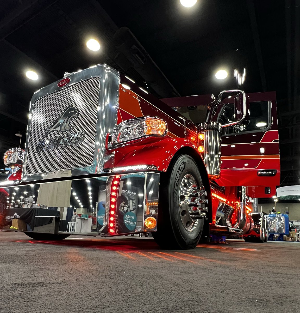 CustomsIowa's tweet image. Gotta love that show truck shine.

#IowaCustoms
#DrivenToBeBold
#Trucking
#MATS2025