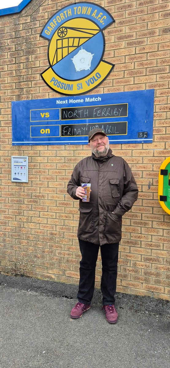First of two non league games in two days, at <a href="/TheGarforthTown/">Garforth Town AFC</a> in my birthday <a href="/humblegentsnl/">humblegents</a> coat and hat.