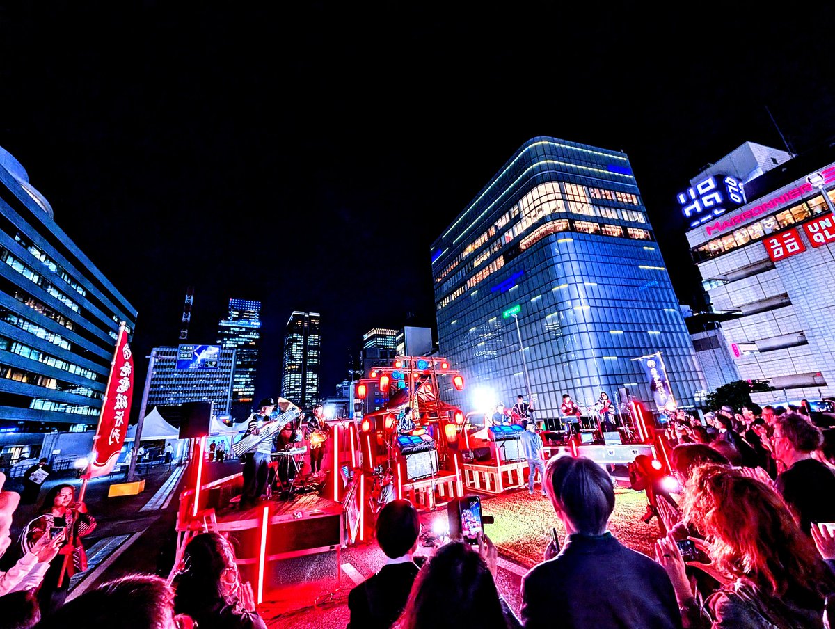 natsutr_bon's tweet photo. 4/18高速電磁盆踊り in Roof Park

有楽町のビル街のど真ん中、廃線になった高速KK線の上でエレクトロニコス・ファンタスティコスの #電磁盆踊り はネオTOKYO感全開
⚡
民謡歌手梅元遥香さんによる牛深ハイヤ節、炭坑節、電電音頭を大きな輪で踊りました〜！
めちゃくちゃ「ブラウン管」って叫んだ🤩 https://t.co/ZzNH7AvbpI