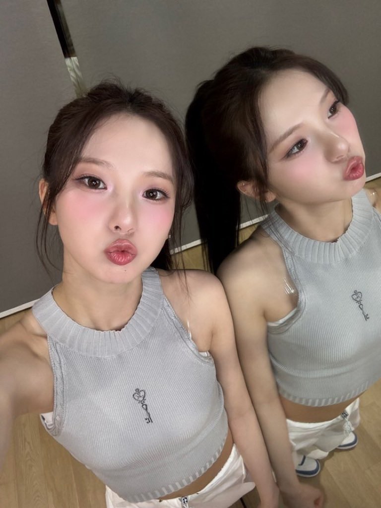 yujinlooped's tweet photo. OMG!!! yujin from clc and yujin from kep1er together! finally!! 😭 https://t.co/cd76yLun17
