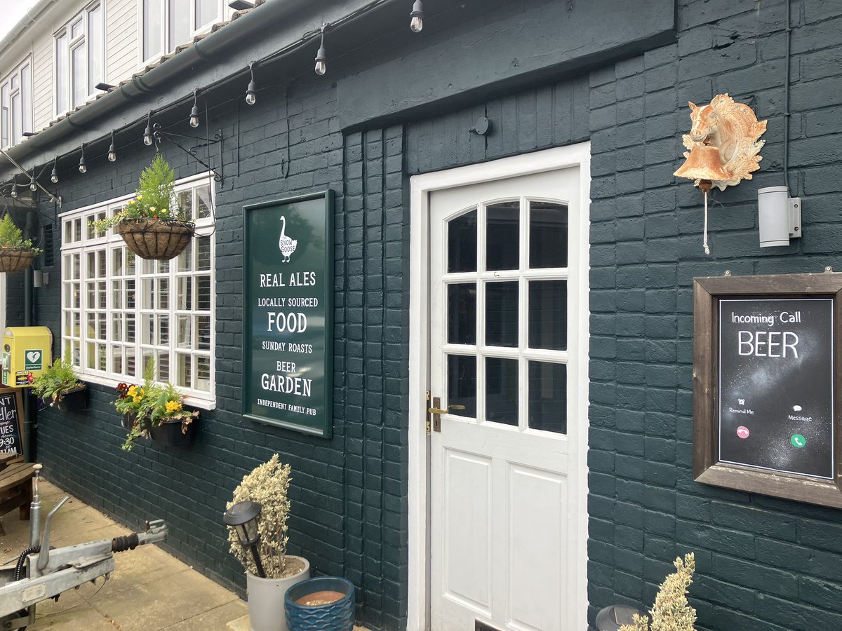 VinLK3's tweet image. 2nd stop of the day! Pre footy beers, not keen on Anthem 😕nice pub though #NewPub #SnowGoose #lksawaydays