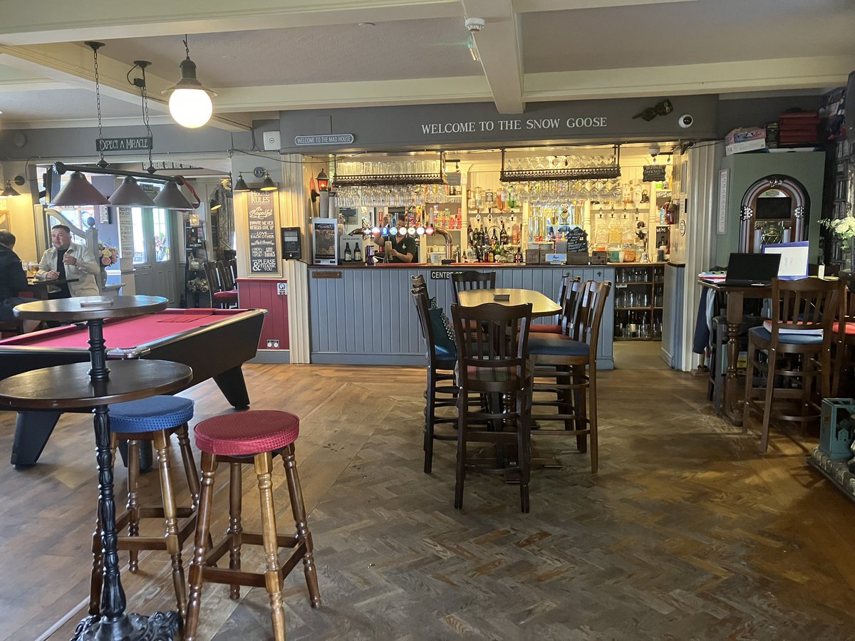 VinLK3's tweet image. 2nd stop of the day! Pre footy beers, not keen on Anthem 😕nice pub though #NewPub #SnowGoose #lksawaydays