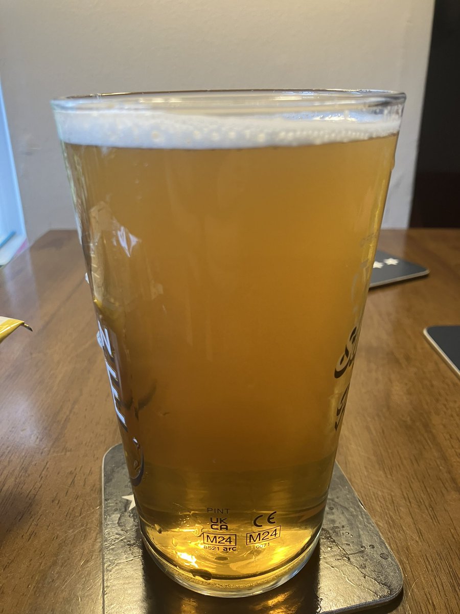 VinLK3's tweet image. 2nd stop of the day! Pre footy beers, not keen on Anthem 😕nice pub though #NewPub #SnowGoose #lksawaydays