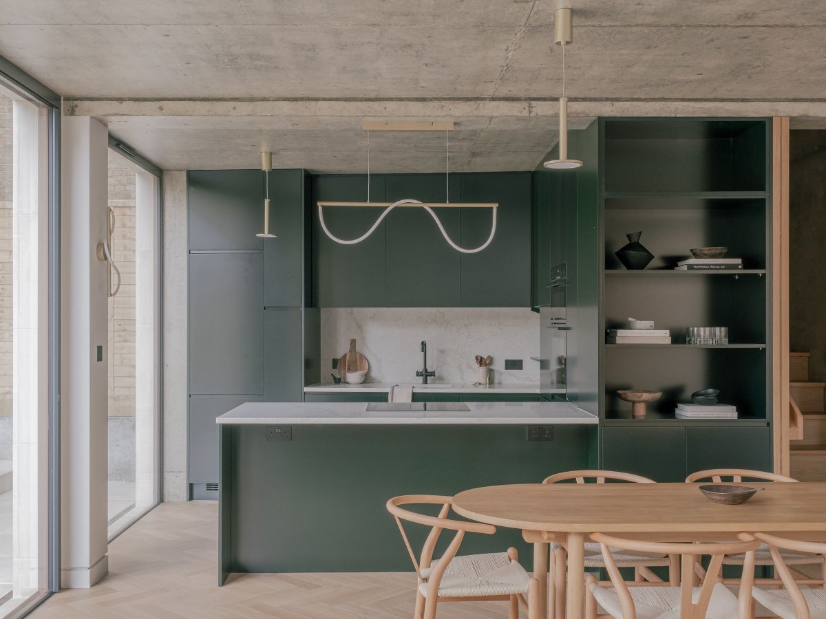 Archello's tweet image. On a tight Blackheath infill site, Mailen Design crafts a contextual yet contemporary home using reclaimed London stock brick, bronze-finished aluminium, and pre-cast stone.
buff.ly/8ytt9ld

#ContextualArchitecture #ReclaimedBrickwork #SustainableMaterials