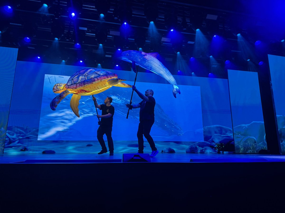 mistuk's tweet photo. More fantastic @theanimalguyz shows on @pandocruises #iona this week. As well as cruises they are on tour. A must see for families! https://t.co/z2YNlIEhza