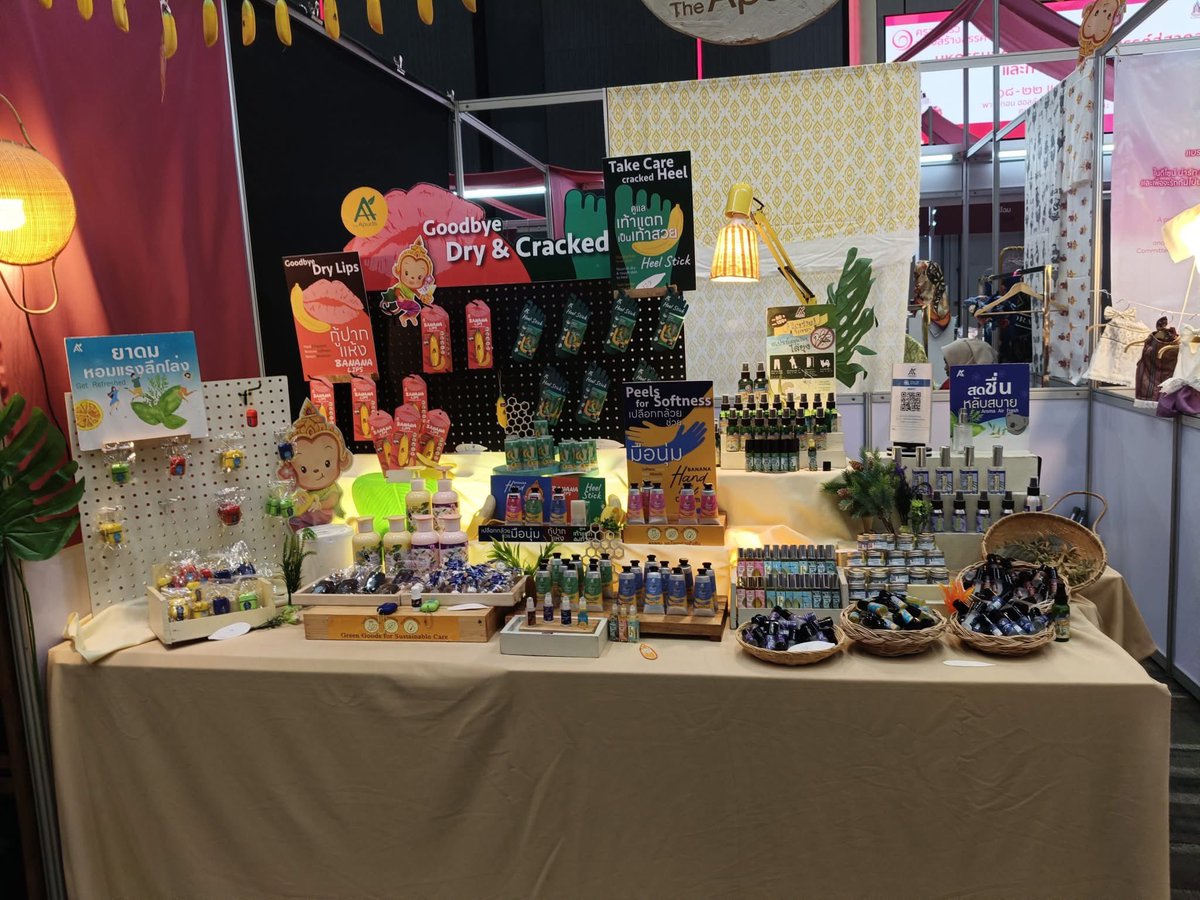 nefj92's tweet photo. ตอนนี้ที่พารากอนฮอลล์ชั้น 5 ทีมีบูธงาน handcraft ของ sme กว่า 200 ครองครัวมาจัดแสดงโชว์และจำหน่าย เผื่อใครว่างๆและสนใจสามารถไปเดินดูกันได้ https://t.co/8a89qWlCcY