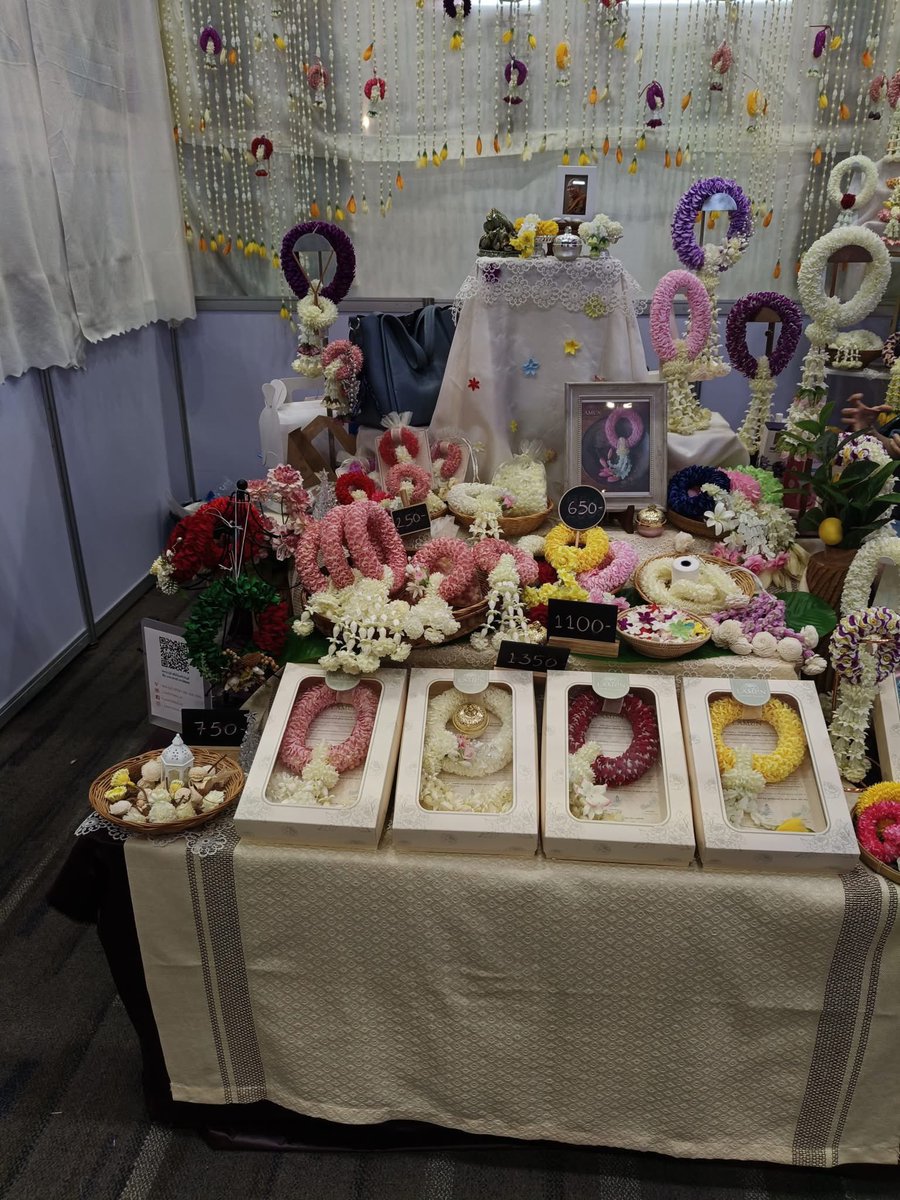 nefj92's tweet photo. ตอนนี้ที่พารากอนฮอลล์ชั้น 5 ทีมีบูธงาน handcraft ของ sme กว่า 200 ครองครัวมาจัดแสดงโชว์และจำหน่าย เผื่อใครว่างๆและสนใจสามารถไปเดินดูกันได้ https://t.co/8a89qWlCcY