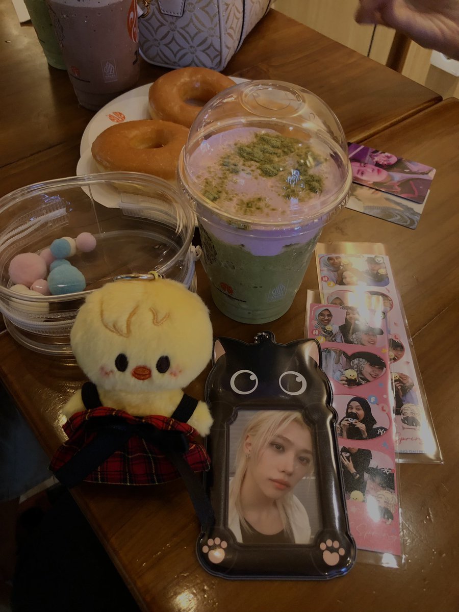 sonja_xoxoxo's tweet photo. Ming ming mainnya ama igel dan bbokalinya onty dini duluuu, soalnya bebeb jinnie belom nyampe 🤣 

Nanti adain lagi yaaa cafe n frame hyunlix 
💙🐈‍⬛🥟🌸🌞

@HFeternalspring #EternalSpringHF #hyunlix https://t.co/3rsHSuwFSF