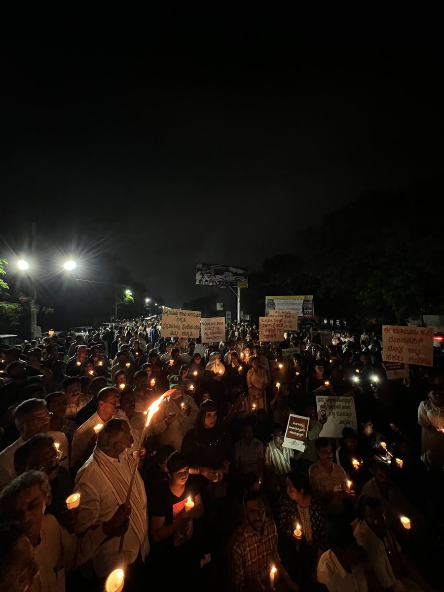ravikeerthi22's tweet photo. Candle light Protest at Hyder Ali Road , Mysuru
#SaveMysuruTrees https://t.co/NYK5ZRDKCm