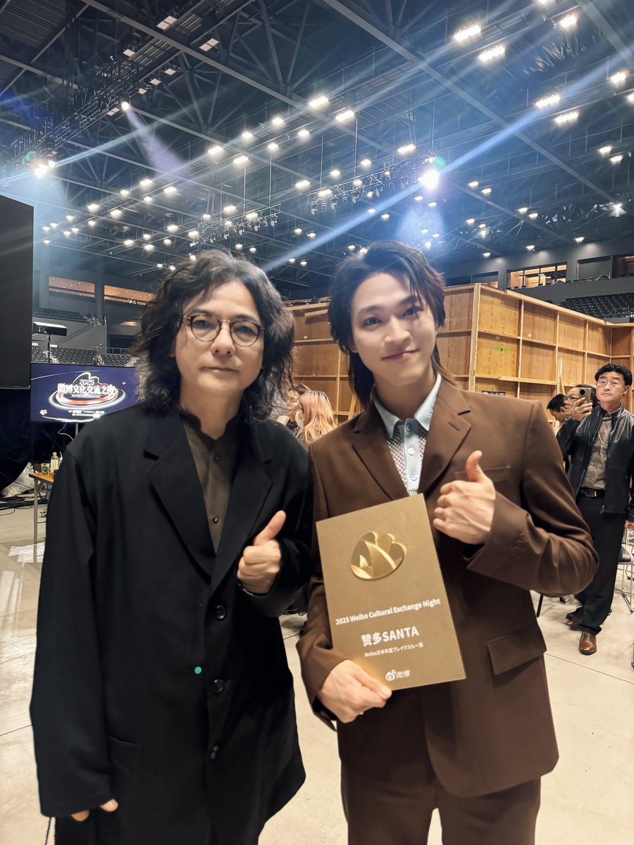 santa_zanduo's tweet photo. 2025微博文化交流ナイト✨
司会をご一緒させて頂き沢山サポートして頂いた恵俊彰さん！
授賞式でご一緒だった岩井俊二さん @sindyeye 
EXILE AKIRAさん @EXILE_AKIRA_LDH 
超特急のシューヤさん、タカシさん📸 @sd_bt 

#２０２５微博文化交流ナイト https://t.co/pUcdzn8Dpx