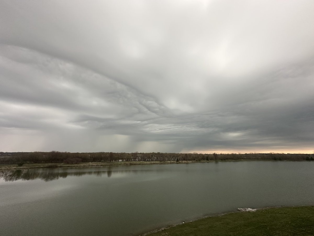Thunderstorm rolling through Hudsonville, Michigan this mild Friday morning ⛈️