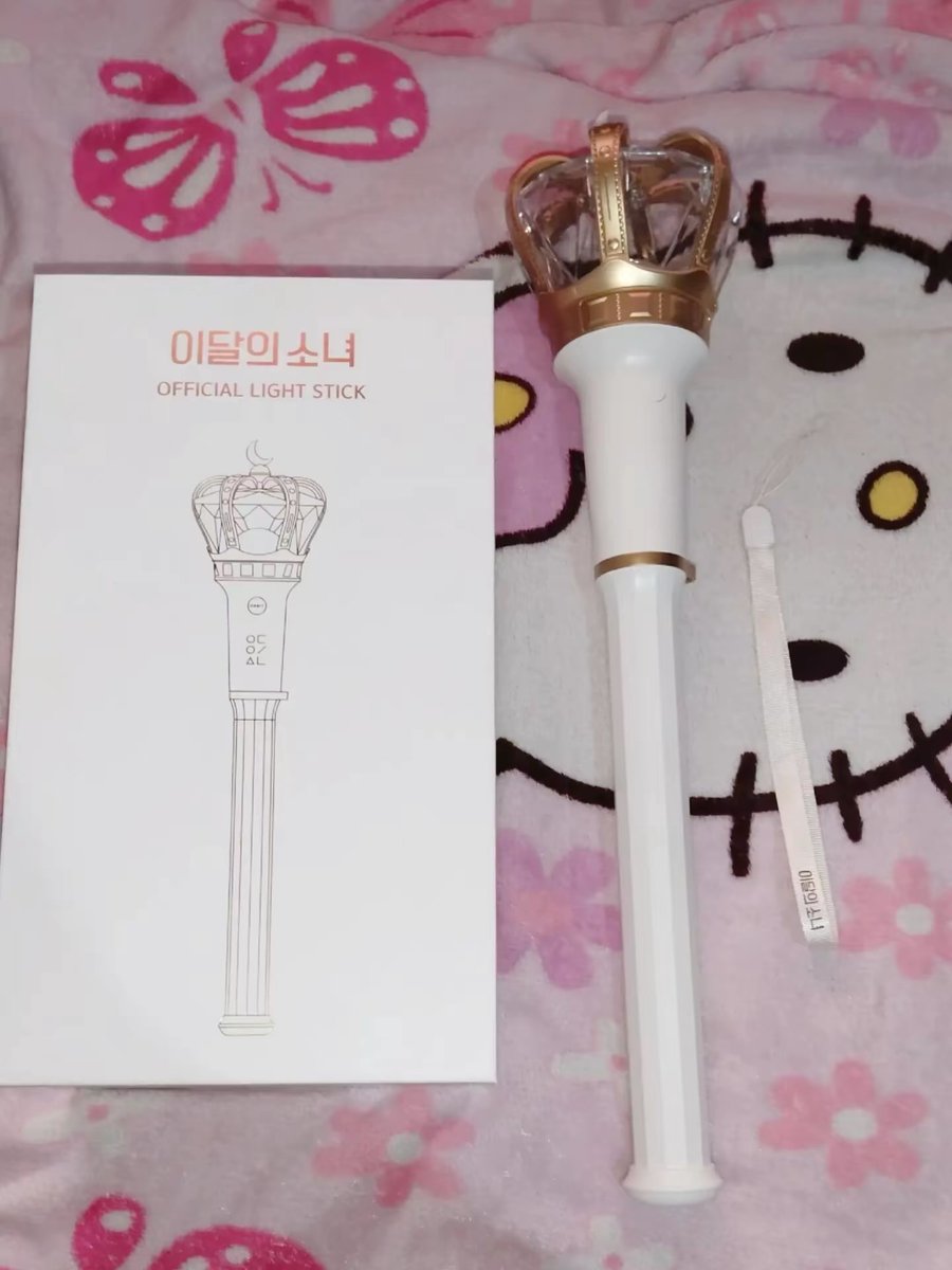 jiwoomoo's tweet photo. Selling my loona merch all in for 2500- still negotiable
RFS: Decluttering, looking for someone na maga-adopt.

Will also give official pocas as freebies ☺️
Kindly send me direct message for more details, thank you!

#KpopMerch #loonatheworld #loona #idalso #kpopfyp https://t.co/L6SwWaU65w