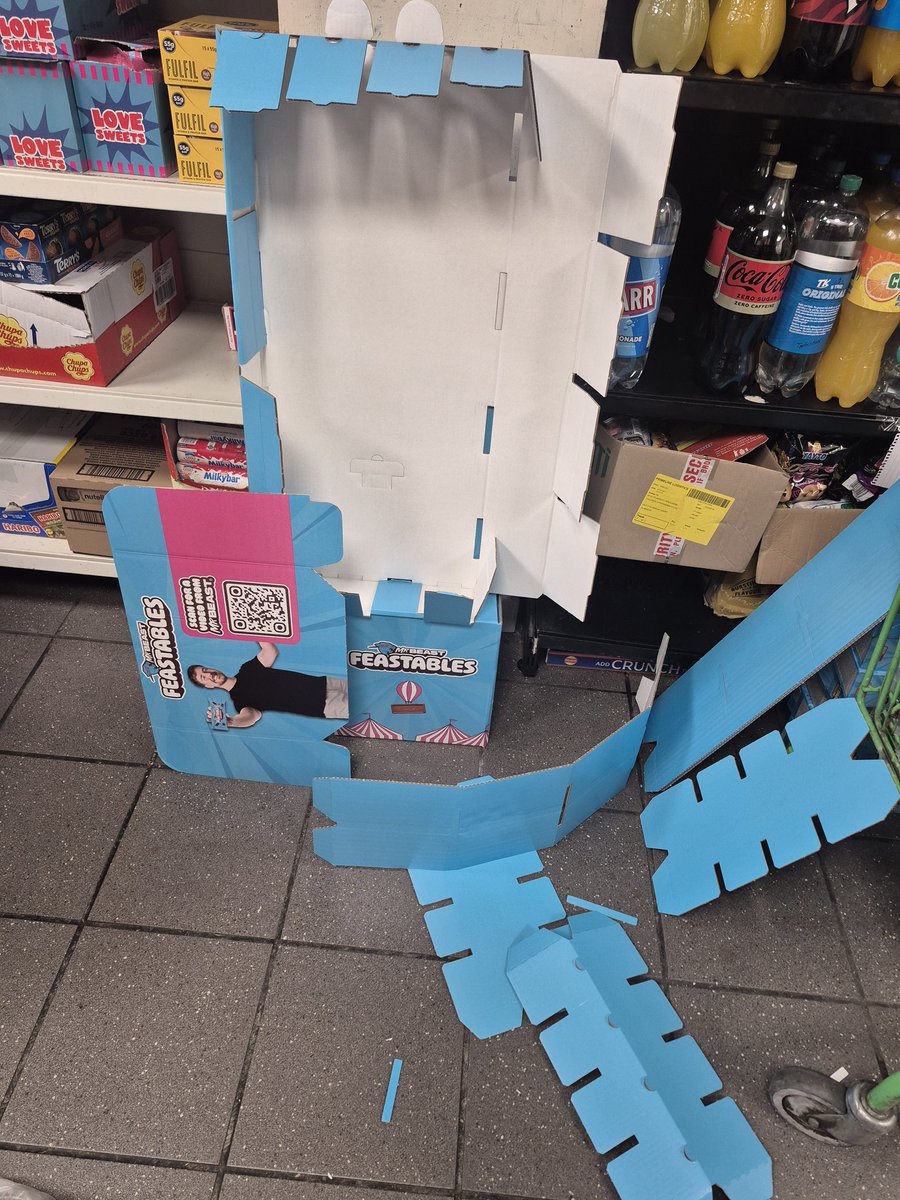 b6voa3's tweet photo. @MrBeast is this some sort of puzzle that of you crack it you send us 1 million? I've seen challenges on your show easier than assembling this 🤣just for future reference..instructions might have been handy. https://t.co/1aIZvE9A5h