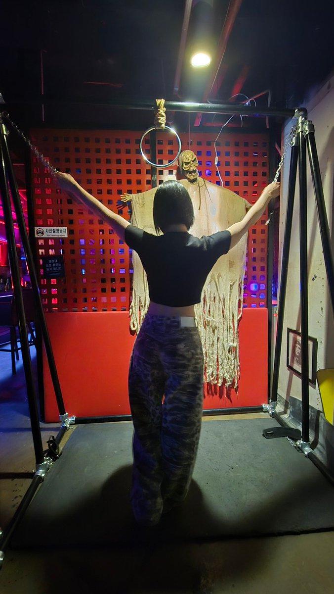 제이슨  177  /  80 🍷조금 🚬 ⭕️ 
🙆‍♀️ 엘라     164  /  48  🍷🚬  ⭕️
강남거주 &amp; 그날 분위기 봐서 5~8 단계