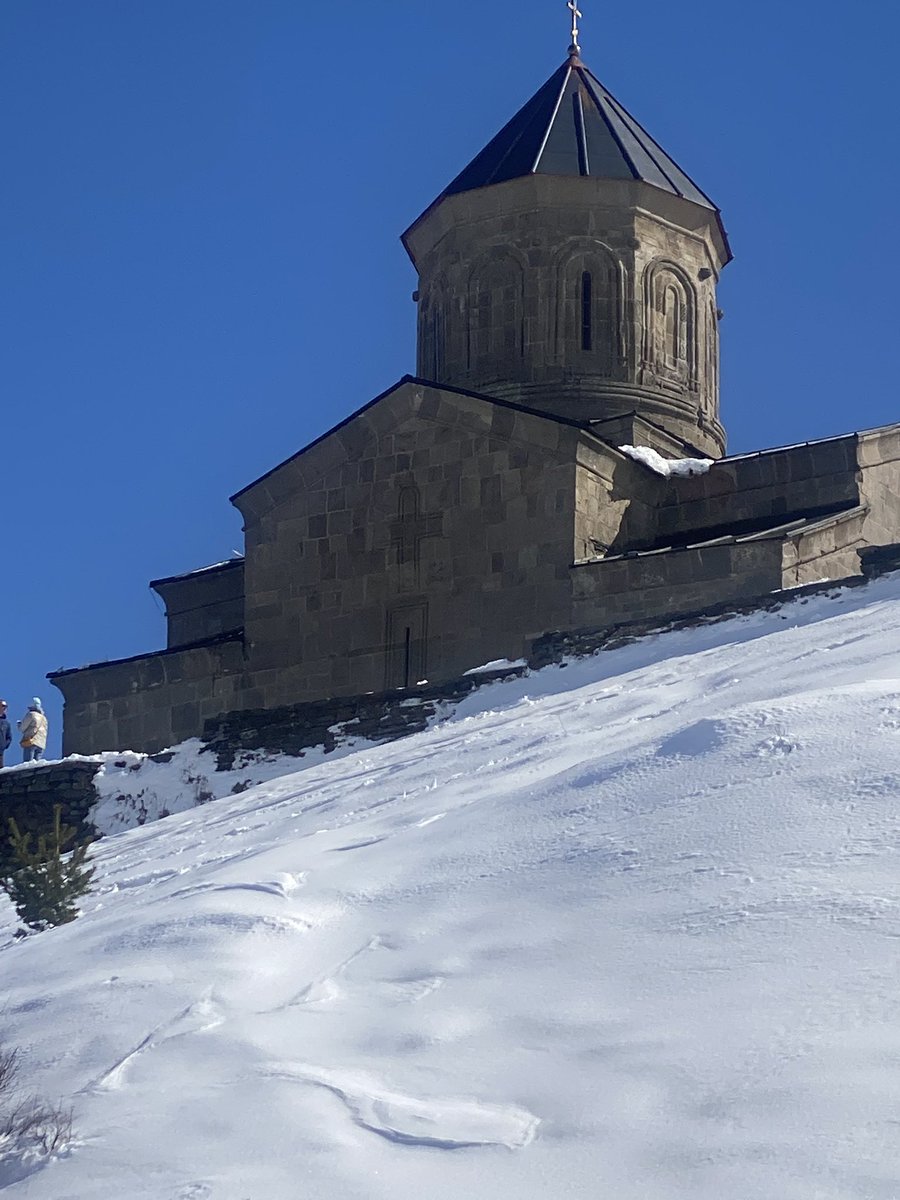 EuprepioPadula's tweet photo. Alucinante #Kasbegi #Georgia y su Iglesia de la Trinidad de Gergeti https://t.co/FNou89jRtP