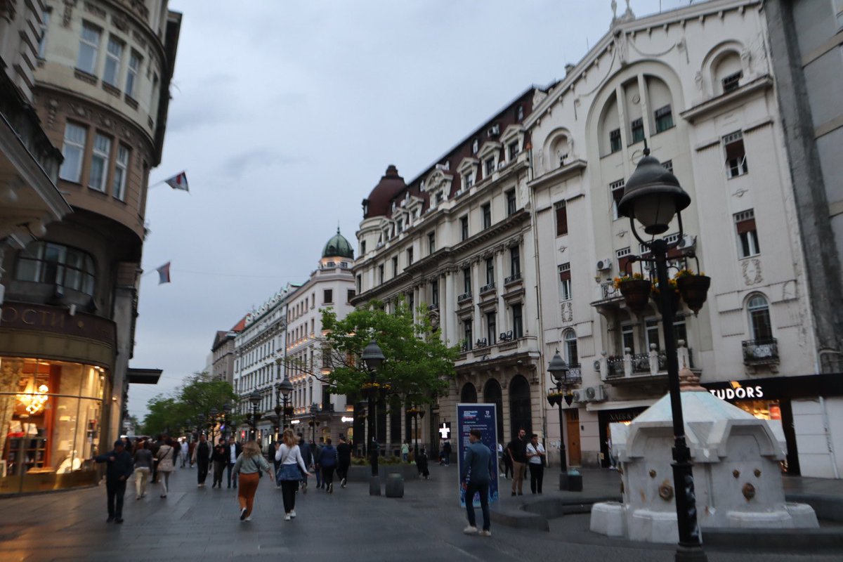 ArAl_photo's tweet photo. Serbian name Beograd is a compound of "beo" meaning white and "grad" meaning city
#Belgrade #RepublicSquare #KnezaMihaila https://t.co/apZd1x0Ka4