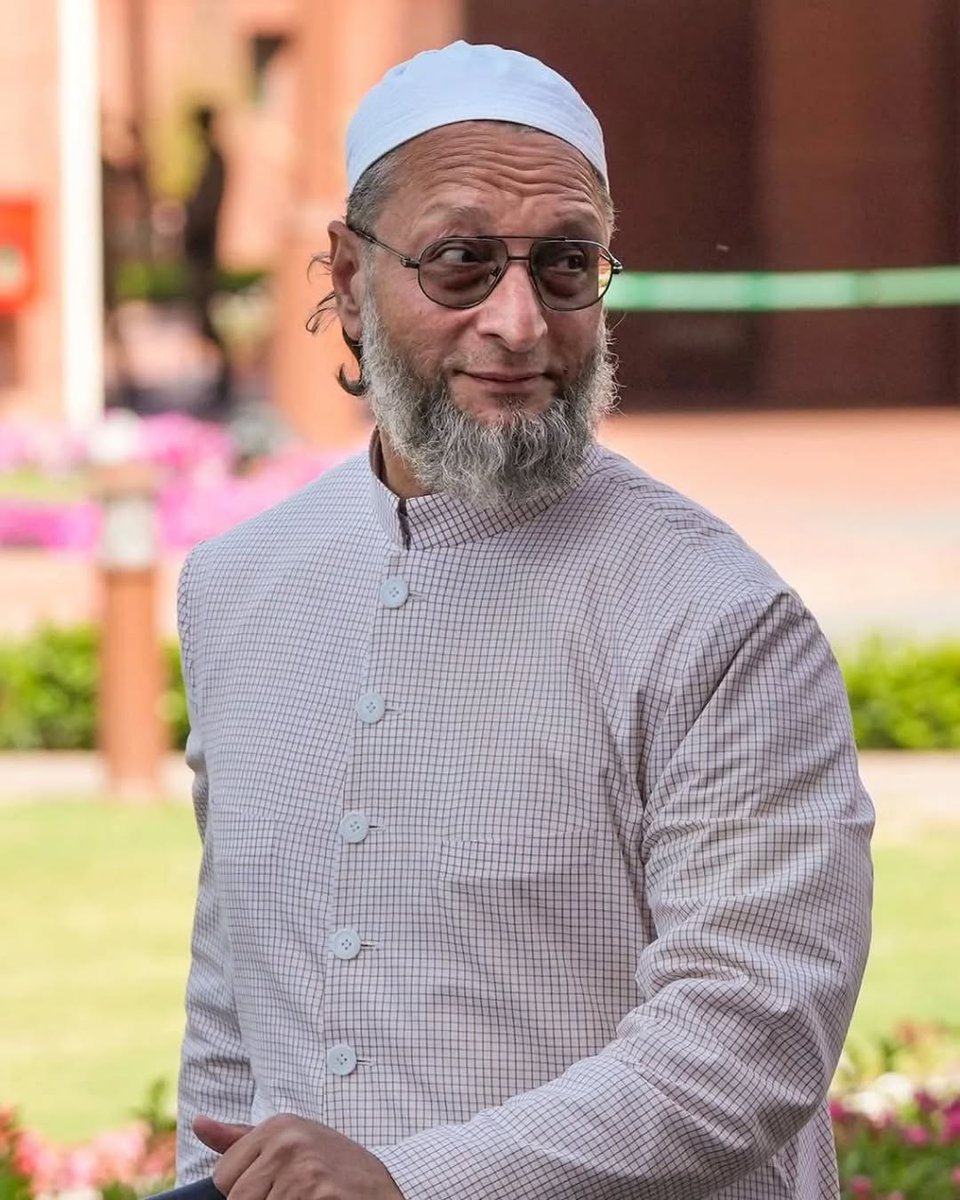 Ayesha786Majid's tweet image. लाखों मुसलमानो के दिल की धड़कन बब्बर शेर बैरिस्टर असदुद्दीन साहब ,👇

@asadowaisi