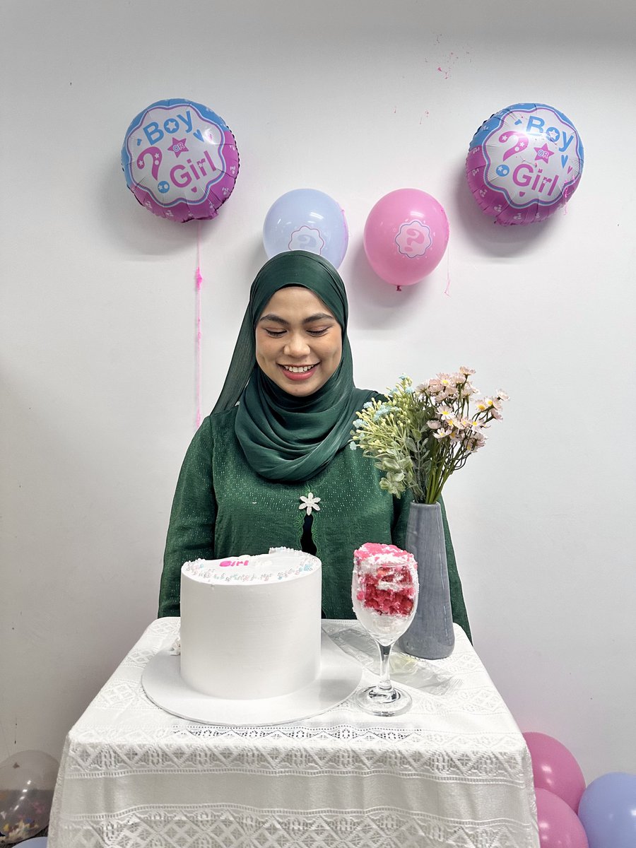 ieqazz's tweet photo. It’s a 🎀. Can’t wait to meet Lily’s little girl. 🎊 https://t.co/PCAex9ENDB