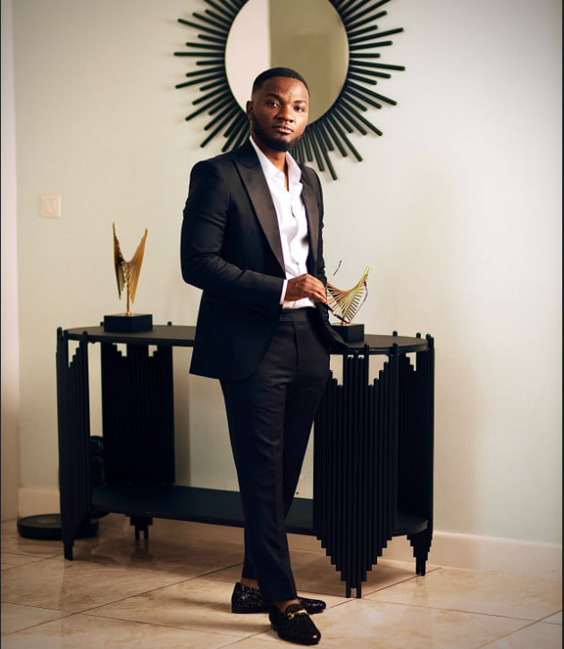 donkorBN's tweet photo. He was bullied, doubted and faced many obstacles

From a quiet corner in Akim Suame to East London.

Two words changed his life; now, millions listen to him every year

Here’s the wild story of @deeabaitey :🧵 https://t.co/zE4Bet1C1h