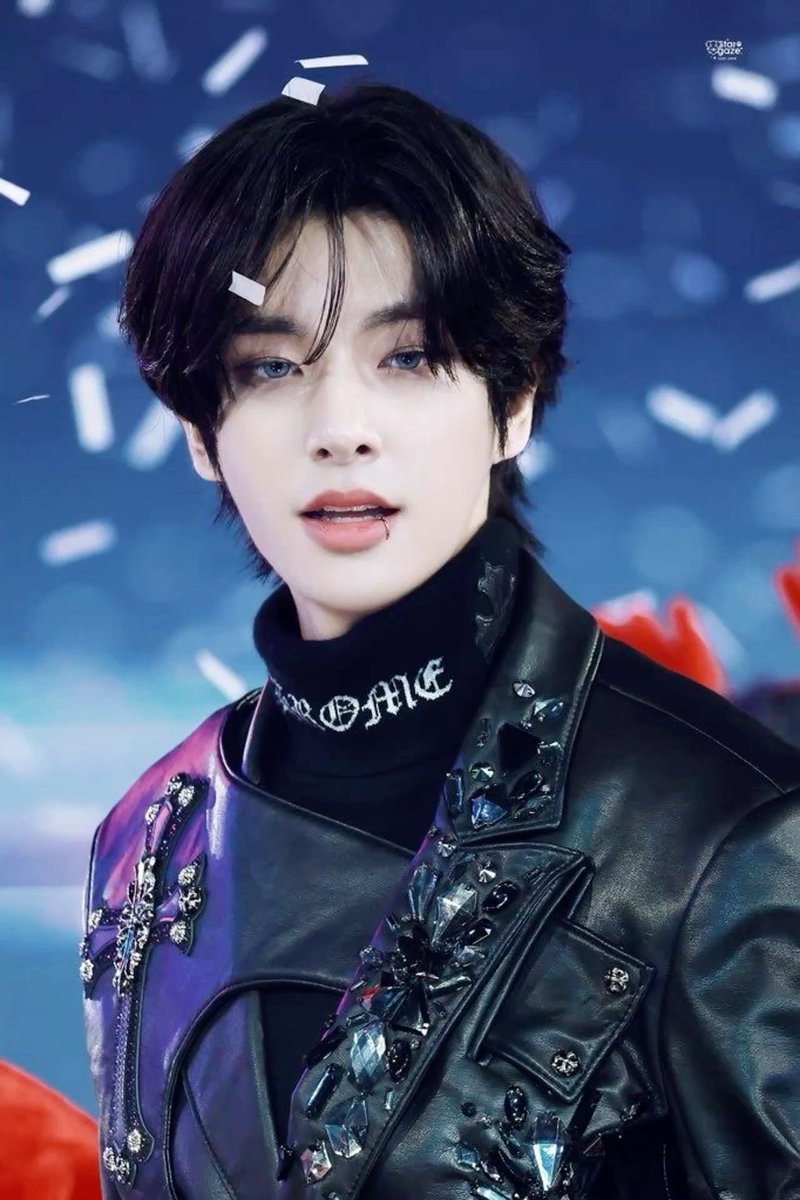 naneun_cheli's tweet photo. JAKE hinted that their week 2 looks, would be something they haven’t done yet.

to keep the anticipation and excitement, reply with your favorite jake look/s + tags

i’ll start! this jake look remains unbeatable for me

#ENCHELLA #COACHELLA2025 #ENHYPEN_JAKE https://t.co/c6SklrBHfx