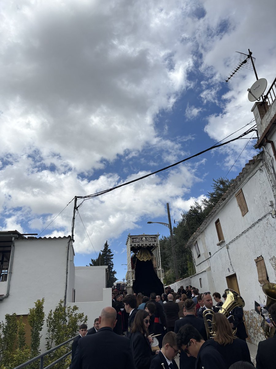 Calvario 🔴
Encaramos de nuevo la calle Calvario de camino a la ermita, suena “Nuestro Padre Jesús”, “Sevilla Cofradiera”, “María Stma. del Dulce Nombre” y “Hosanna in Excelsis”

<a href="/CalvarioDM/">Calvario Info ©</a> 

#BMMDoñaMencía #SuenaLaBDM #SSanta25