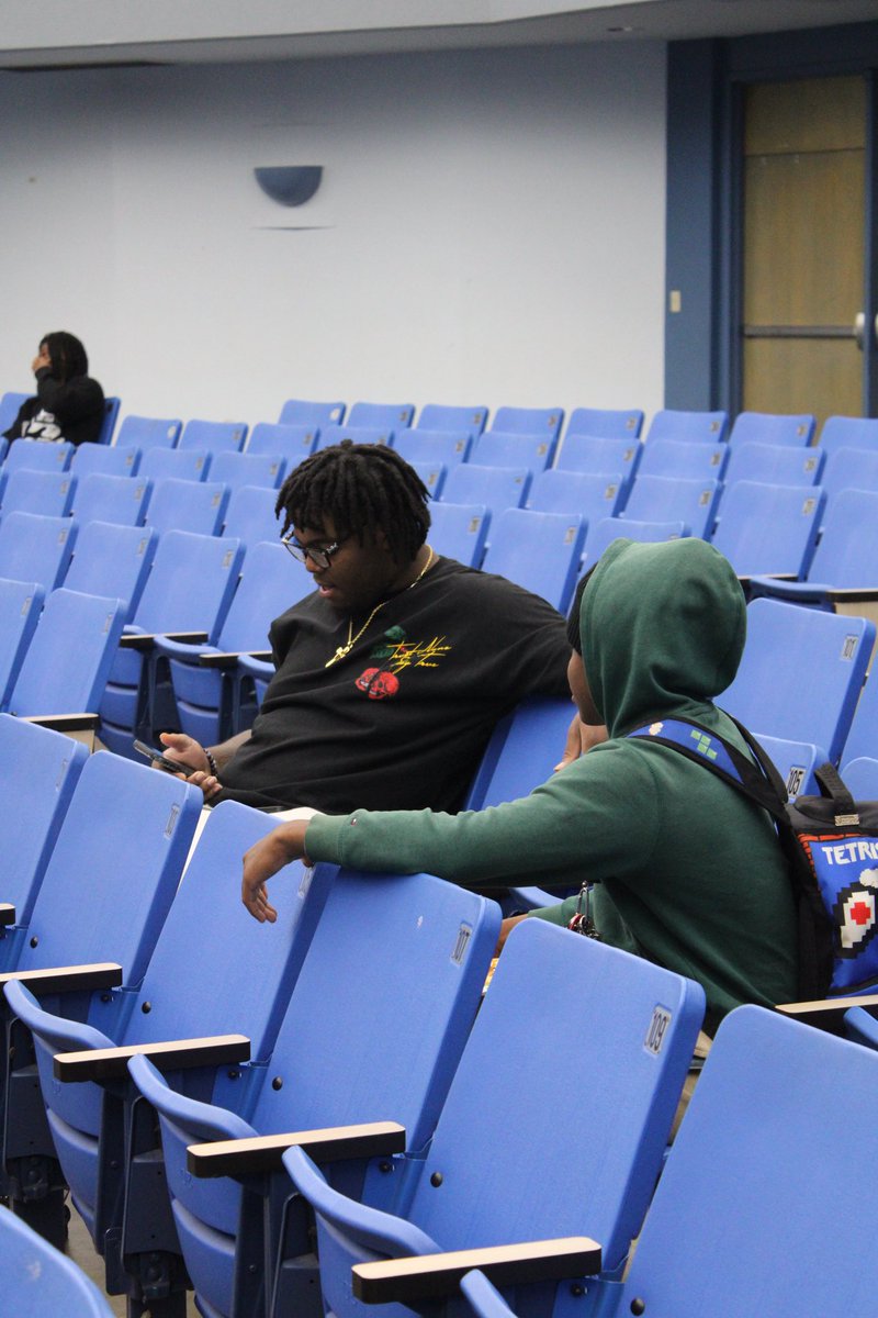 slideee63's tweet photo. We encouraged the Lincoln MS, student-athletes to be proud of the small things, like putting out their best effort, and supporting one another.  That's how a legacy is made. @fl_victorious #floridavictorious https://t.co/V86fKl7EkH