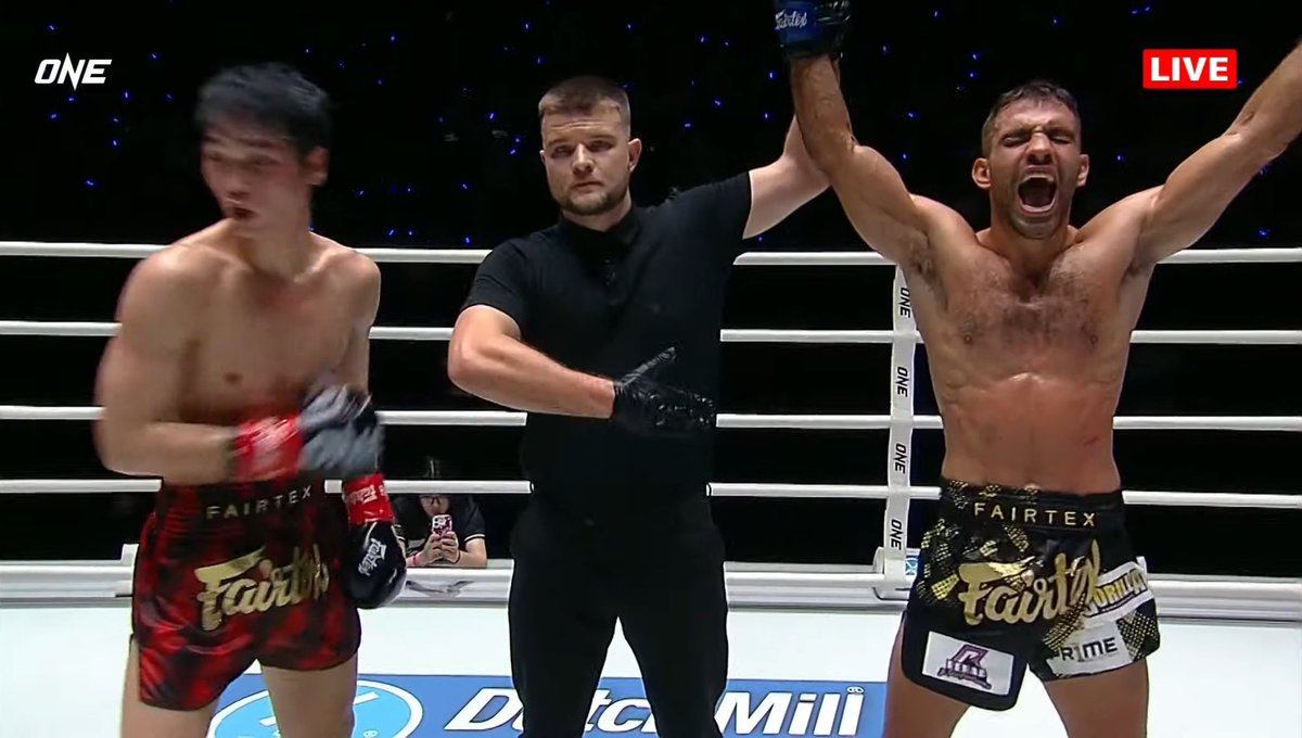 MAC_MMA_'s tweet photo. 野杁に勝ったリウメイヤン、スプリット判定負けして梅ってて草

お前なんで野杁に勝てたんだよ

#ONEFridayFights105 https://t.co/2S1S0Wc2Y2