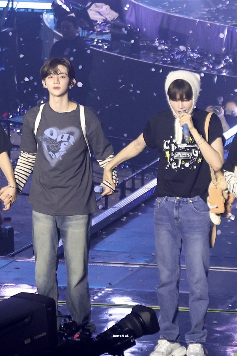 𝑩𝒖𝒕𝒕𝒐𝒏 𝐨𝐟 tweet media