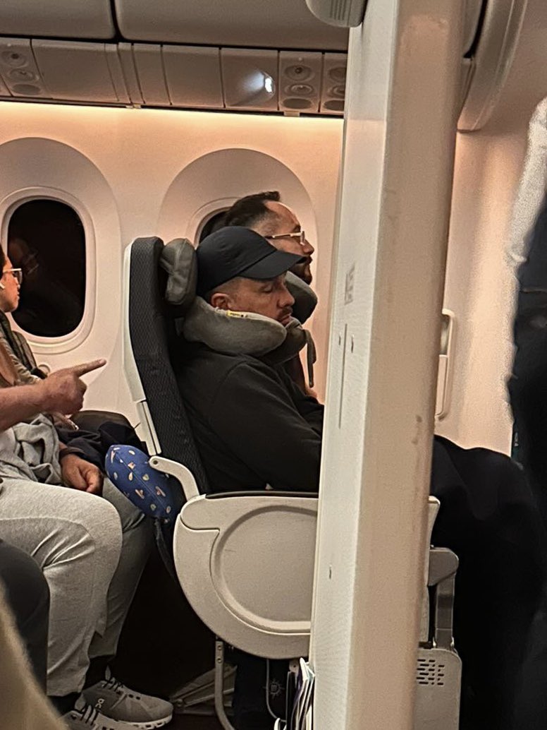 vitoquiles's tweet photo. Hablemos de las vacaciones de nuestros políticos:

Yolanda Díaz en el aeropuerto de Múnich quemando la tarjeta en el Dutty Free. 

José Luís Ábalos en Pontevedra comiendo marisco en el club Veiramar con vistas a la ría. 

Pablo Iglesias viajando a México mientras pide dinero para abrir otro bar. 

Armengol de ruta por las islas y echando una cabezadita en el avión. 

Manuel Chaves en el hotel Silken de Sevilla disfrutando del buen tiempo en su terraza. 

Que barato sale estafar, robar y reírse de todos los españoles.