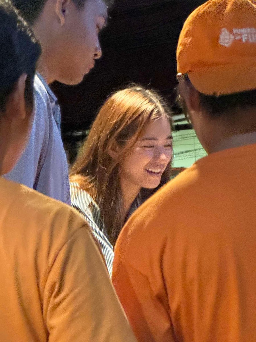 stakuonmars's tweet image. parang nakaw tingin ba kay aiah yung angle ng pics