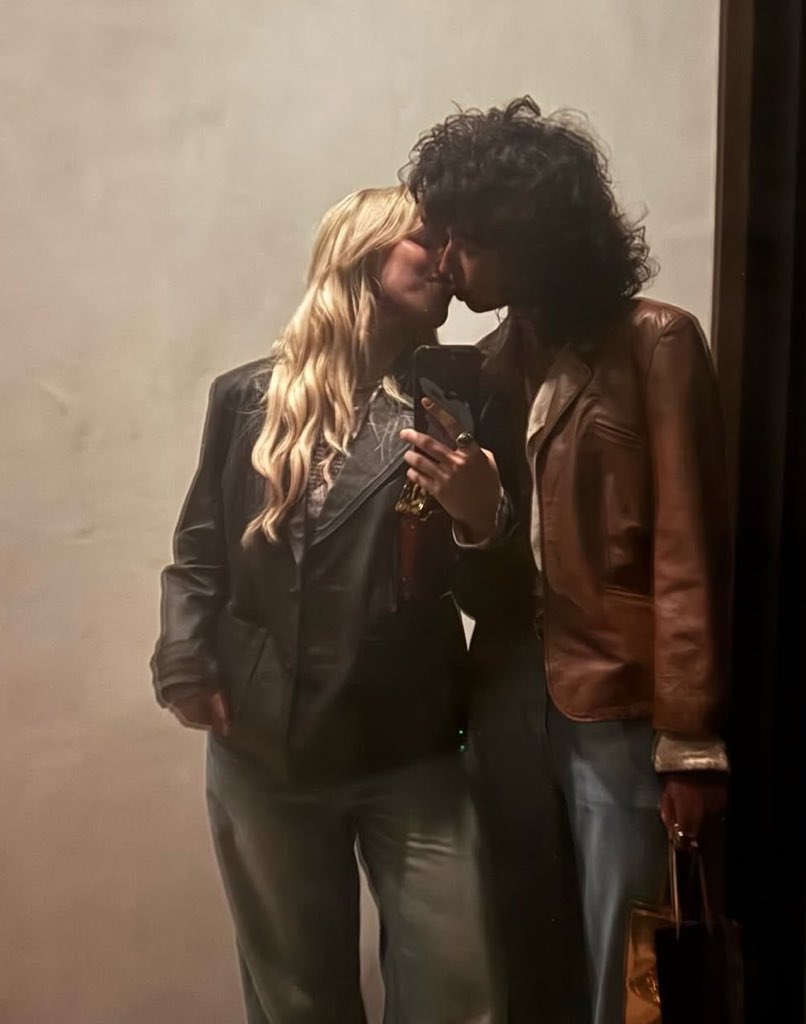 still thinking about this picture of reneé rapp and towa bird from valentine’s day