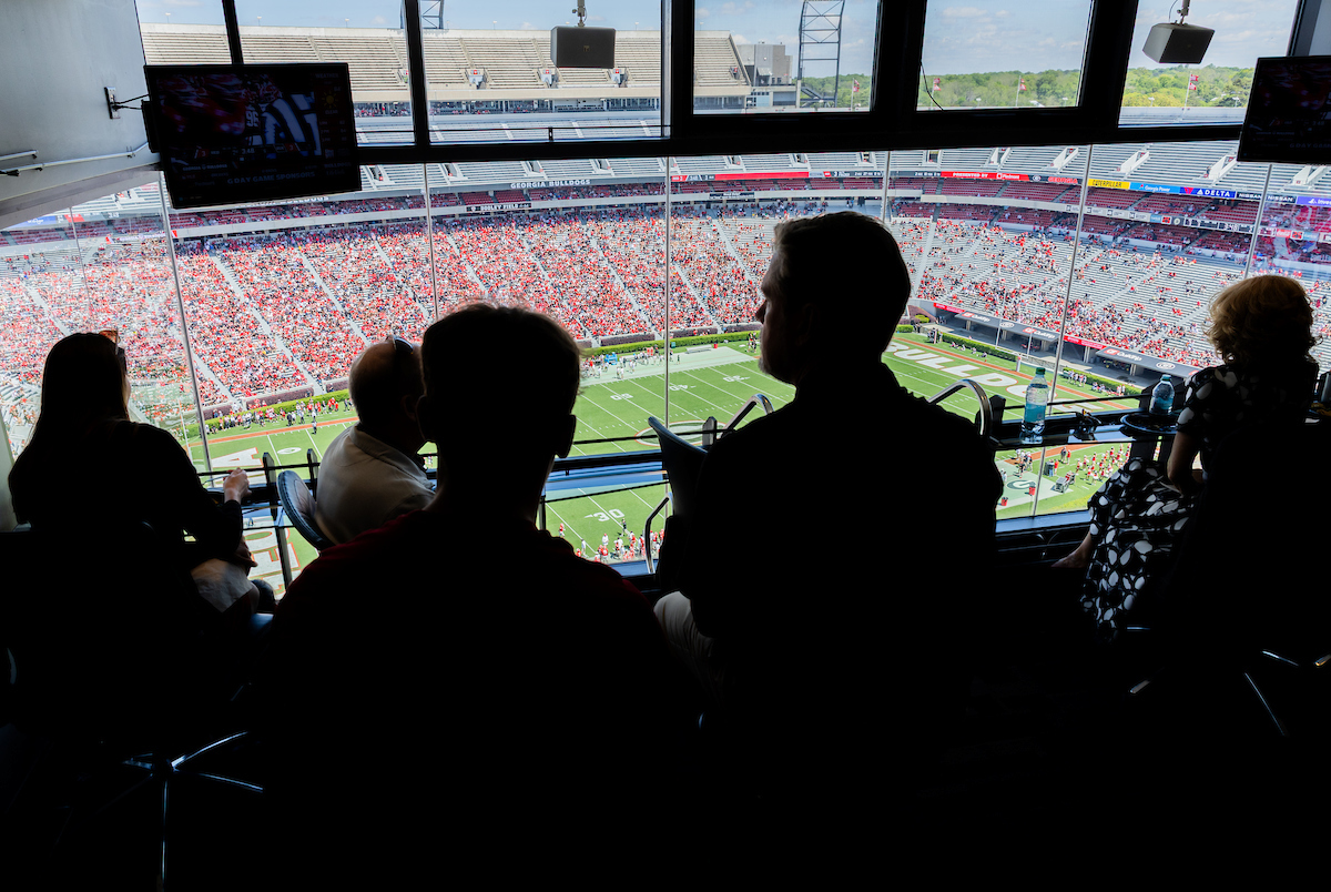 TerryCollege's tweet image. Our @UniversityofGA MBA and MSBA Alumni Board members had a blast watching the G-Day game from the Terry College SkySuite last weekend! 

It was a perfect day for reconnecting, making new connections, and showing some serious Bulldog spirit in the heart of Athens. 

#AlwaysADawg
