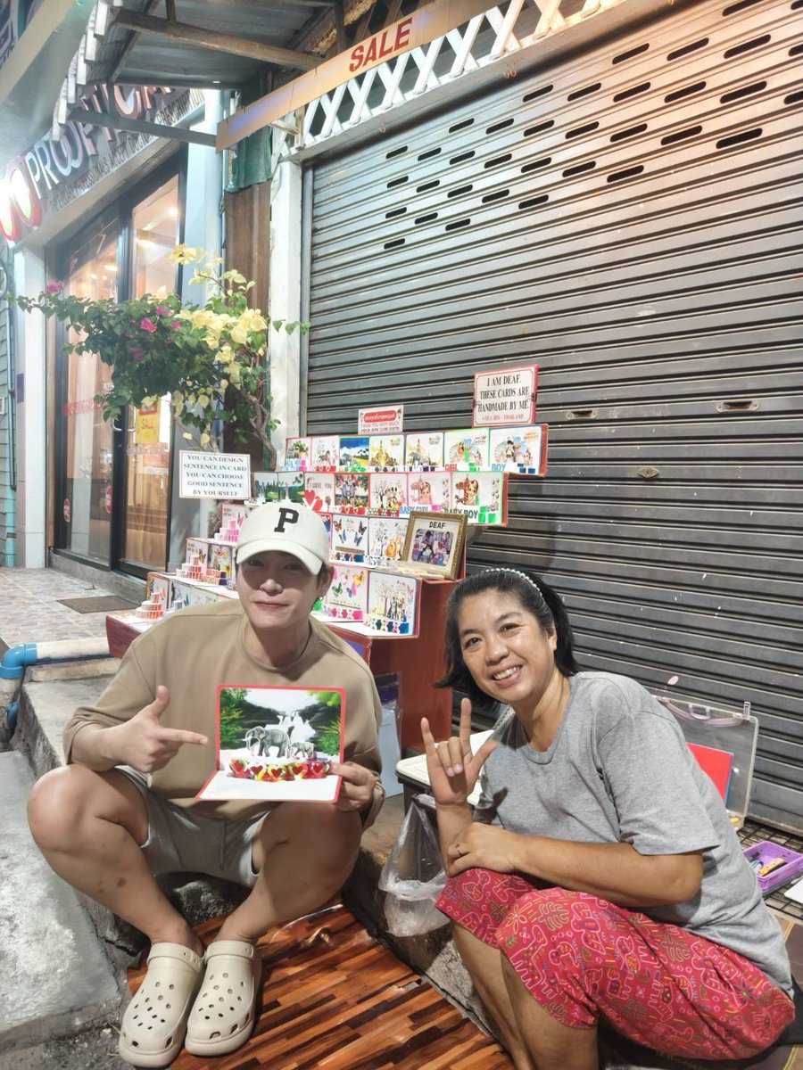 Palit_Official's tweet photo. เฮีย @peckpalit ฝากมาชวนทุกคนถ้าผ่าน แวะมาอุดหนุนแม่ค้าพิการทางการได้ยินกันนะคะ

 พิกัดร้าน ปากทางหัวหิน 61 ตรงข้ามร้าน Pizza Da Roberto  #PeckPaLitChoke #เป๊กผลิตโชค 

ใครผ่านแวะอุดหนุนกันนะคะ 🙏🦋 https://t.co/aI2jZviHl8