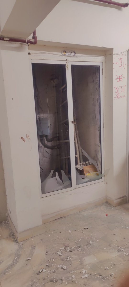 kk_journalist's tweet photo. @fireserviceup blast of expired and defunct fire extinguisher cylinder occurred in Supertech Livingston society in crossing republik ghaziabad. Most of expired such cylinders are hanging and several missing. Kindly take matters seriously, it's matter of safety of 5000+ residents https://t.co/iOD0aS0aLM