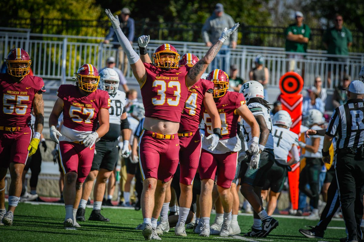 Ｆｏｏｔｂａｌｌ  ｉｓ  Ｆｕｎ

#GoWolves