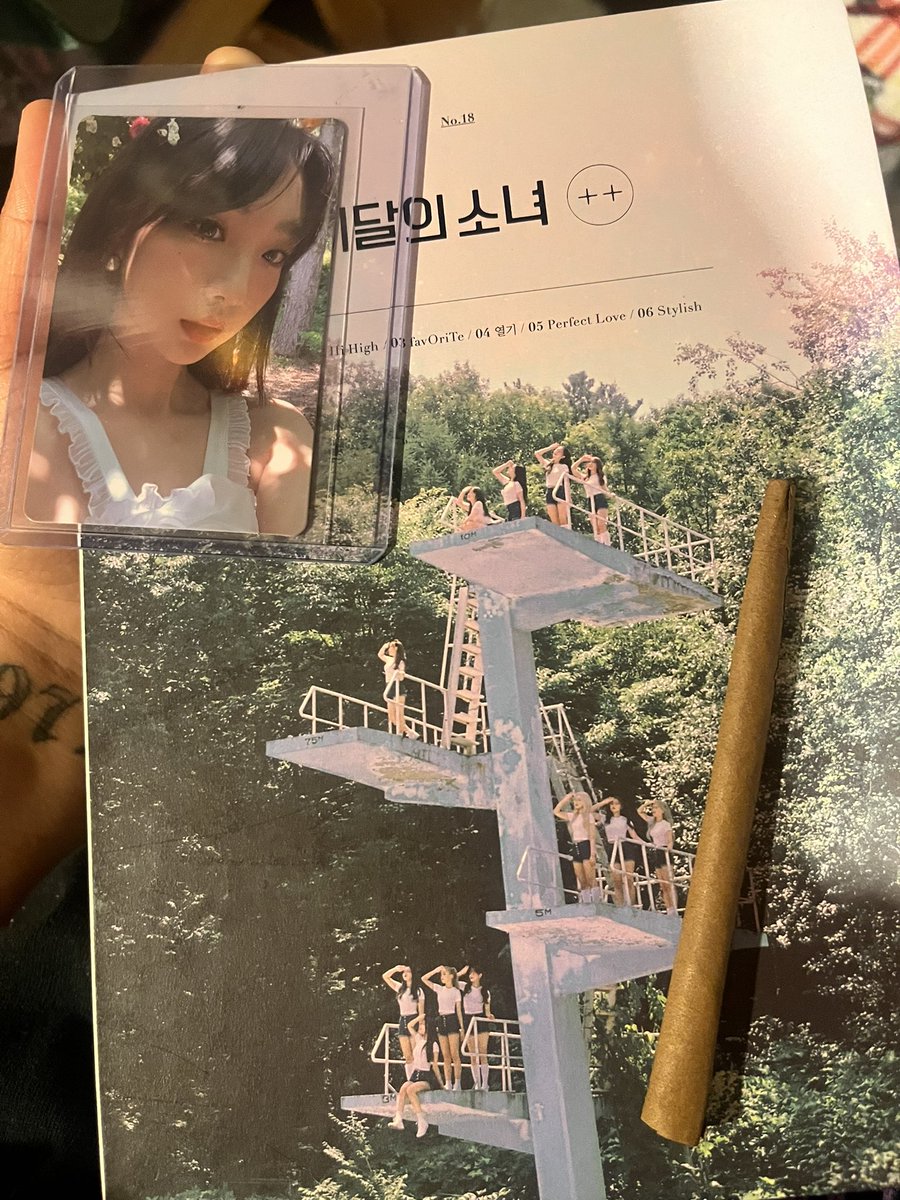 hyejusmixedgf's tweet photo. tonight…we smoke for loona https://t.co/xbkBKCBilW