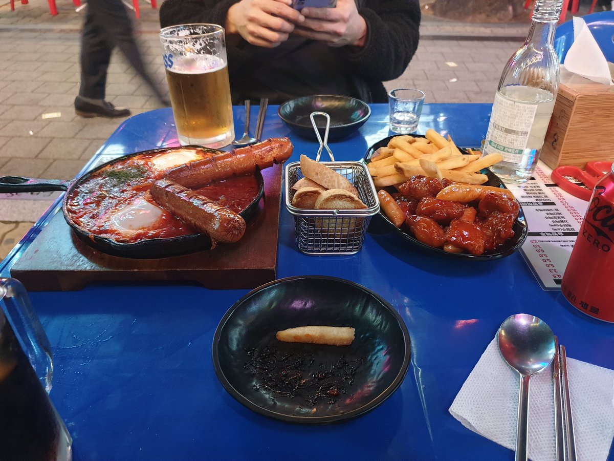 가게앞에서 친구랑 🍻

#트젠 #쉬멜 #부천 #송내