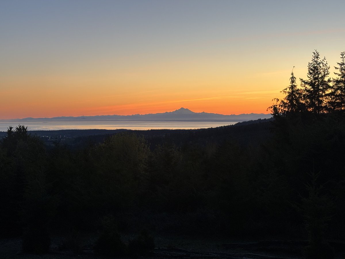 Another beautiful morning from Sequim, WA at CN88ka.  Looks like I get to do some outdoors projects today!  Mt Baker (and the Cascade Mountain Range) to the NE, looking across the Straits of Juan de Fuca.